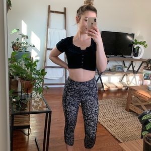 LULULEMON SIZE 2 CROP LEGGINGS, SIZE 2 LIKE NEW